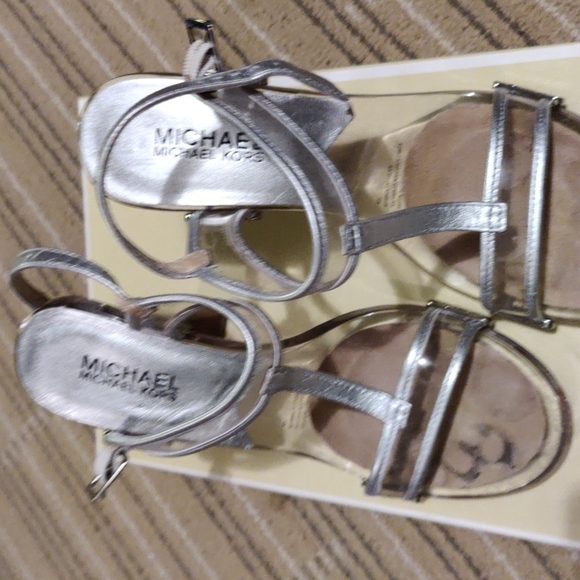 Michael kors silver and clear heels t-strap size 8m - Picture 2 of 4